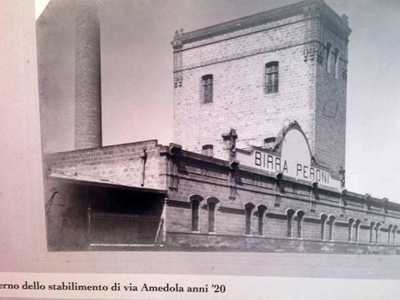 ...fu fondato nel 1924 e per decenni produsse in via Amendola, all�altezza di via Castromediano, nel quartiere San Pasquale (foto tratta dalla pubblicazione "Le strade di Bari")